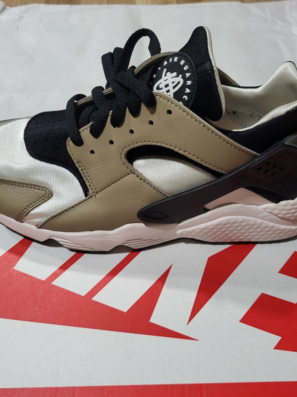 *NEW* Nike Air Huarache Black Khaki Phantom Size Men’s 9.5 Women's 11 with Box
